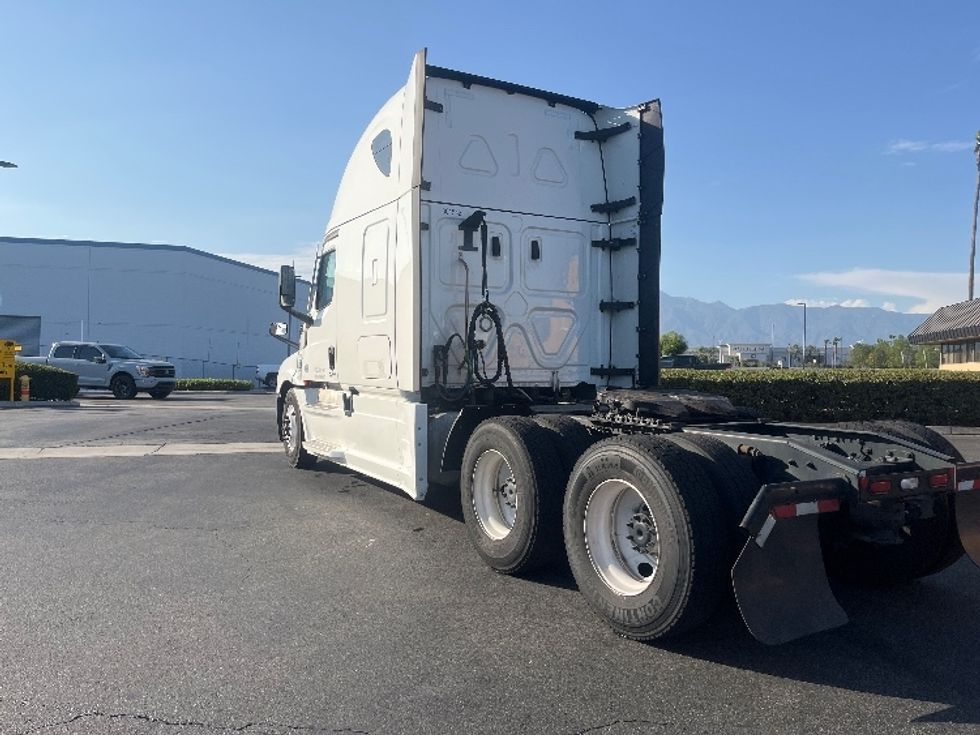 Sleeper Tractor-Heavy Duty Tractors-Freightliner-2023-T12664ST-Fontana-CA-762,285\n\t\tmiles-$ 54,500 - Image 5