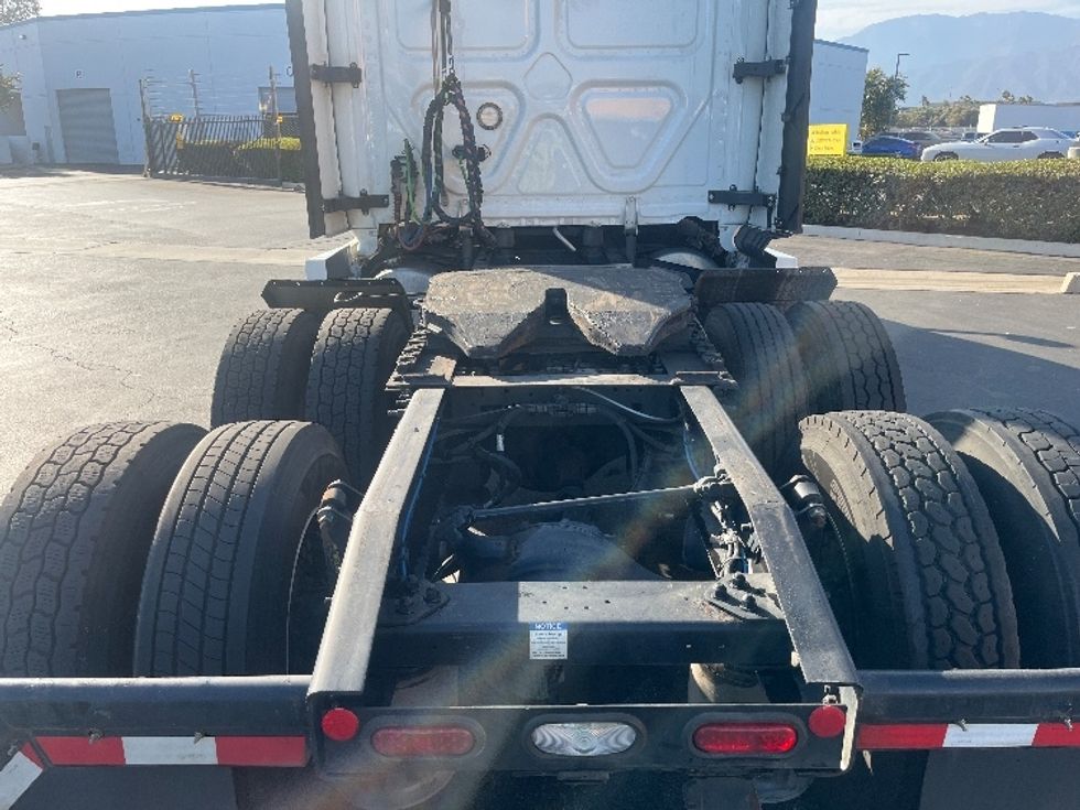 Sleeper Tractor-Heavy Duty Tractors-Freightliner-2023-T12664ST-Fontana-CA-762,285\n\t\tmiles-$ 54,500 - Image 6