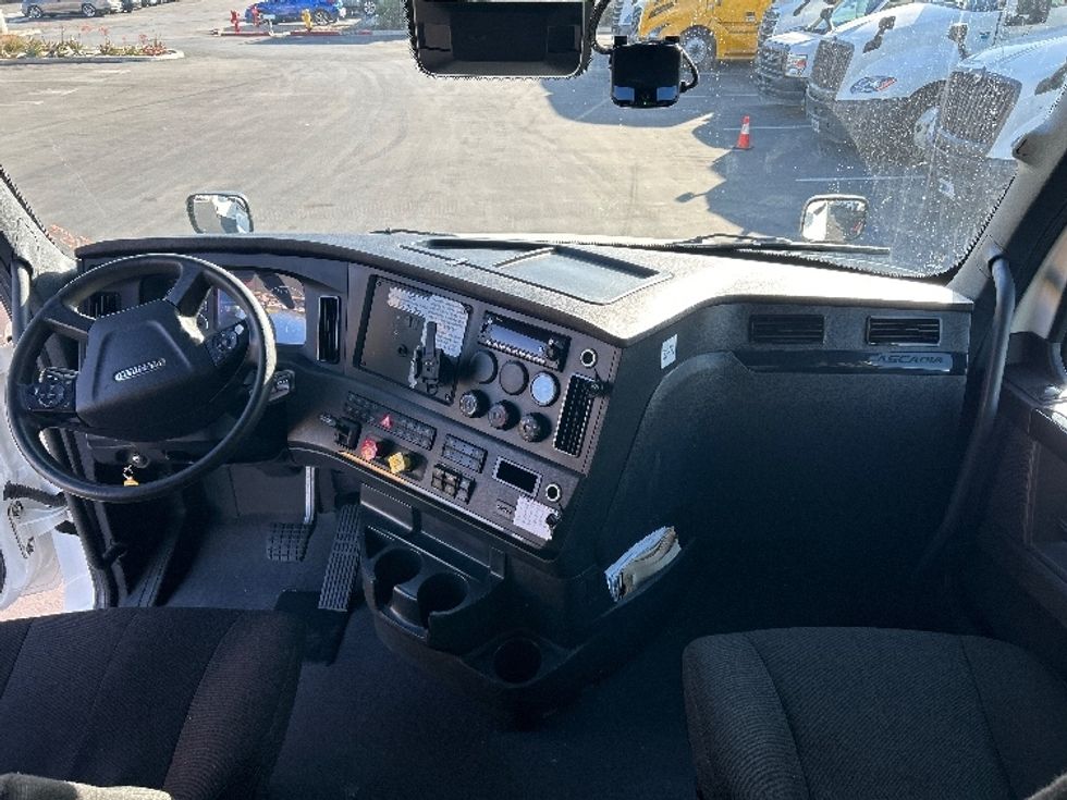 Sleeper Tractor-Heavy Duty Tractors-Freightliner-2023-T12664ST-Fontana-CA-777,256\n\t\tmiles-$ 50,500 - Image 12