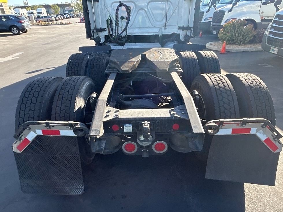 Sleeper Tractor-Heavy Duty Tractors-Freightliner-2023-T12664ST-Fontana-CA-777,256\n\t\tmiles-$ 50,500 - Image 6