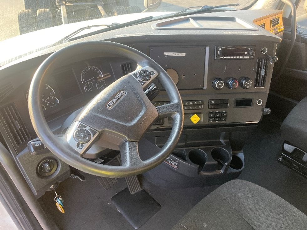 Sleeper Tractor-Heavy Duty Tractors-Freightliner-2023-T12664ST-Fontana-CA-804,540\n\t\tmiles-$ 50,000 - Image 10