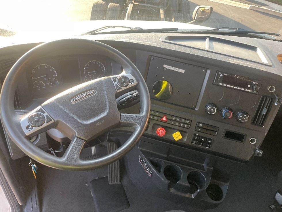 Sleeper Tractor-Heavy Duty Tractors-Freightliner-2023-T12664ST-Fontana-CA-804,540\n\t\tmiles-$ 50,000 - Image 11