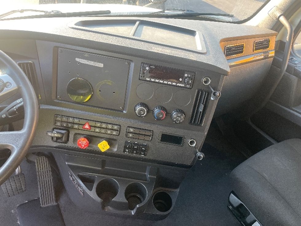 Sleeper Tractor-Heavy Duty Tractors-Freightliner-2023-T12664ST-Fontana-CA-804,540\n\t\tmiles-$ 50,000 - Image 12