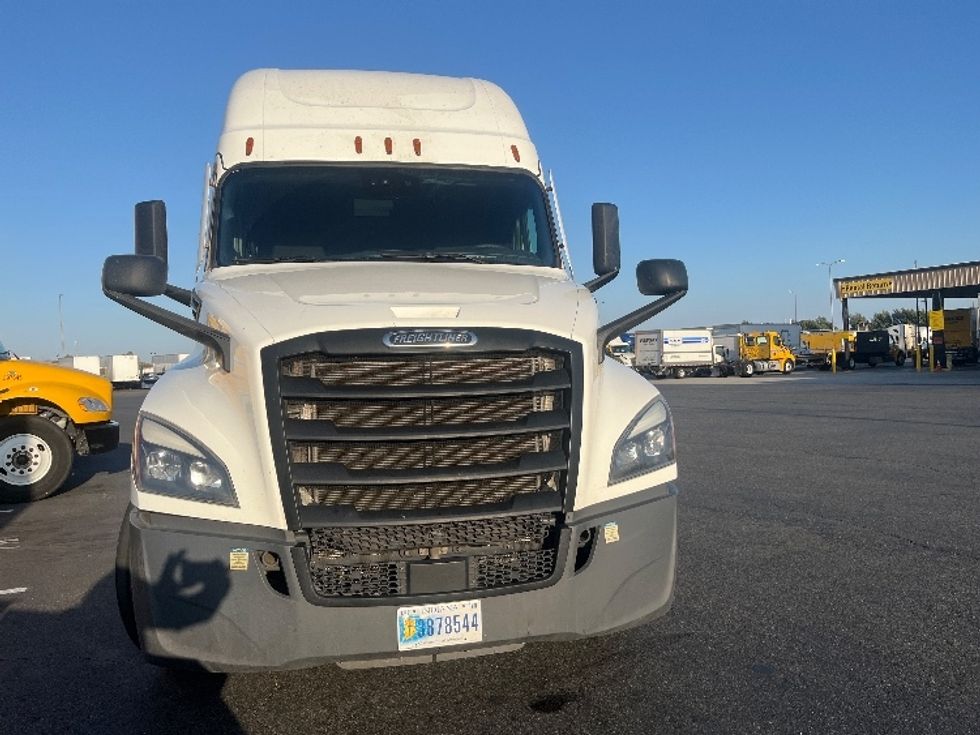 Sleeper Tractor-Heavy Duty Tractors-Freightliner-2023-T12664ST-Fontana-CA-804,540\n\t\tmiles-$ 50,000 - Image 2