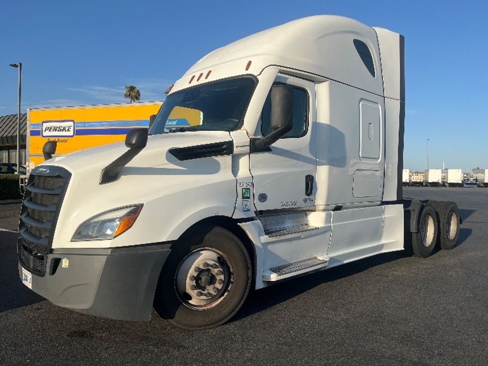 Sleeper Tractor-Heavy Duty Tractors-Freightliner-2023-T12664ST-Fontana-CA-804,540\n\t\tmiles-$ 50,000 - Image 3