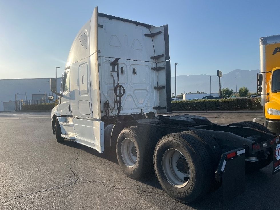 Sleeper Tractor-Heavy Duty Tractors-Freightliner-2023-T12664ST-Fontana-CA-804,540\n\t\tmiles-$ 50,000 - Image 5