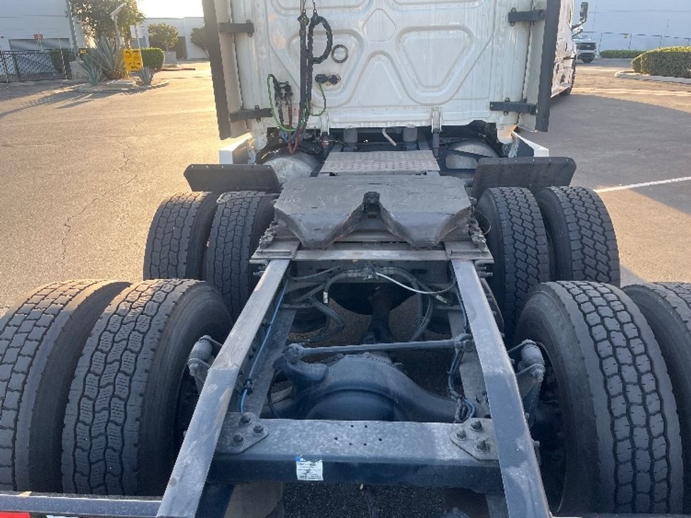 Sleeper Tractor-Heavy Duty Tractors-Freightliner-2023-T12664ST-Fontana-CA-804,540\n\t\tmiles-$ 50,000 - Image 6