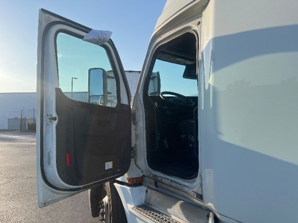Sleeper Tractor-Heavy Duty Tractors-Freightliner-2023-T12664ST-Fontana-CA-804,540\n\t\tmiles-$ 50,000 - Image 9