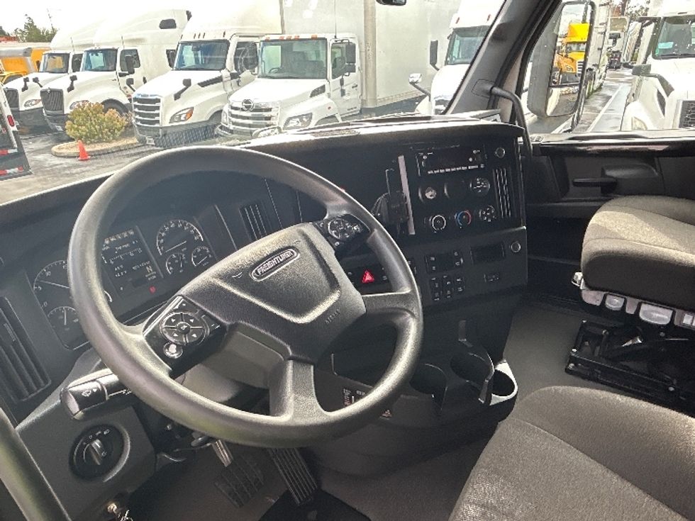 Sleeper Tractor-Heavy Duty Tractors-Freightliner-2023-T12664ST-Fontana-CA-829,149\n\t\tmiles-$ 44,750 - Image 10