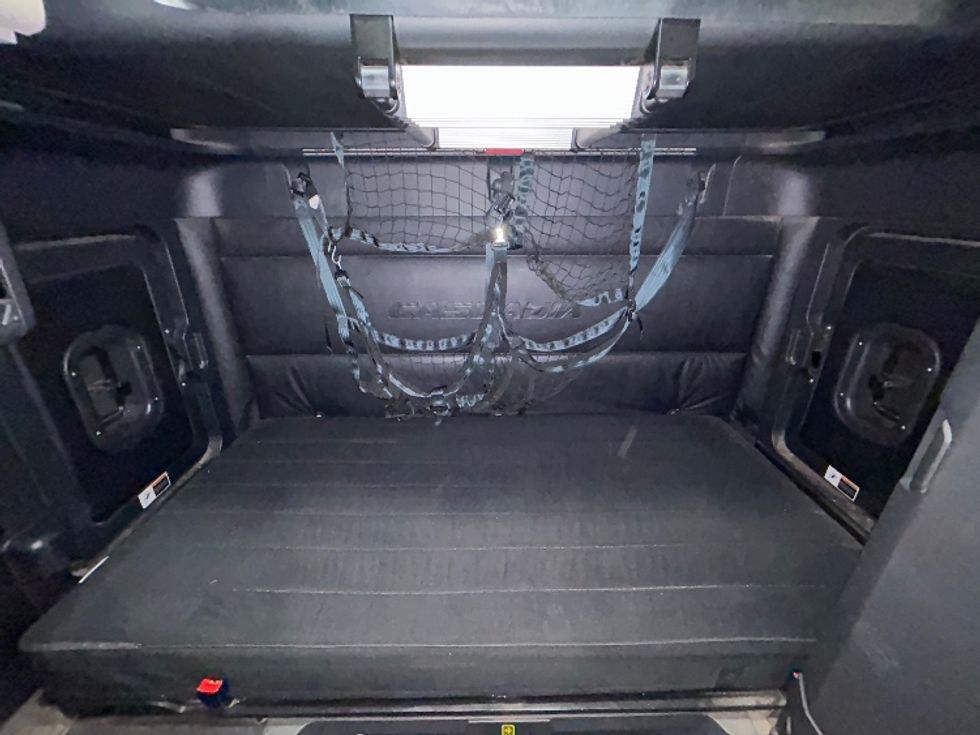 Sleeper Tractor-Heavy Duty Tractors-Freightliner-2023-T12664ST-Fontana-CA-829,149\n\t\tmiles-$ 44,750 - Image 17