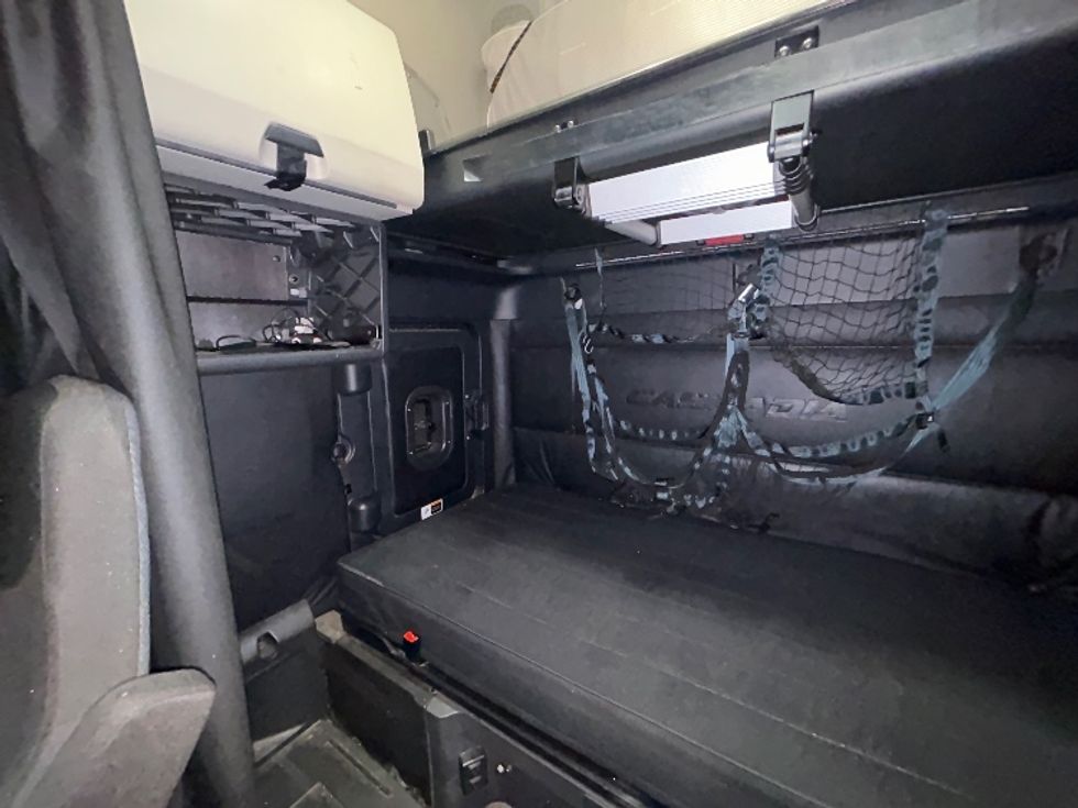 Sleeper Tractor-Heavy Duty Tractors-Freightliner-2023-T12664ST-Fontana-CA-829,149\n\t\tmiles-$ 44,750 - Image 18