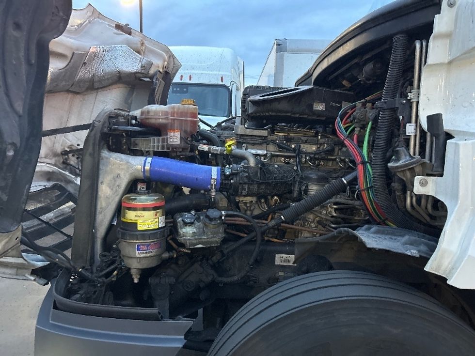 Sleeper Tractor-Heavy Duty Tractors-Freightliner-2023-T12664ST-Fontana-CA-829,149\n\t\tmiles-$ 44,750 - Image 21