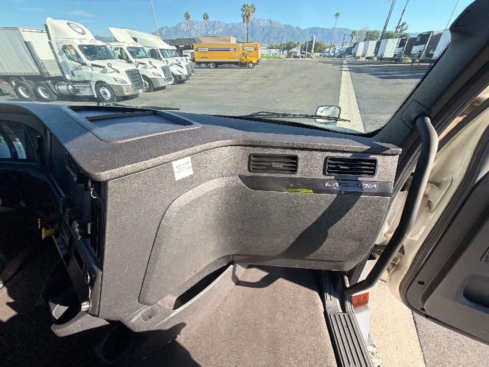 Sleeper Tractor-Heavy Duty Tractors-Freightliner-2023-T12664ST-Fontana-CA-869,891\n\t\tmiles-$ 47,750 - Image 14