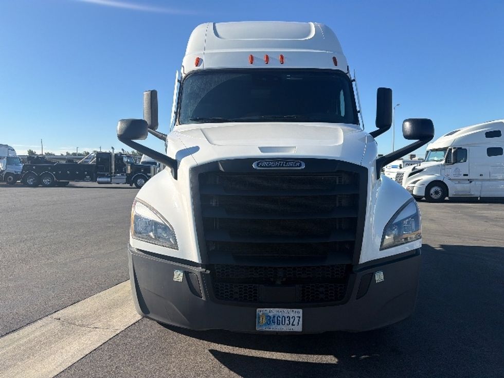 Sleeper Tractor-Heavy Duty Tractors-Freightliner-2023-T12664ST-Fontana-CA-869,891\n\t\tmiles-$ 47,750 - Image 2