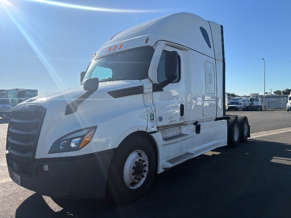 Sleeper Tractor-Heavy Duty Tractors-Freightliner-2023-T12664ST-Fontana-CA-869,891\n\t\tmiles-$ 47,750 - Image 3