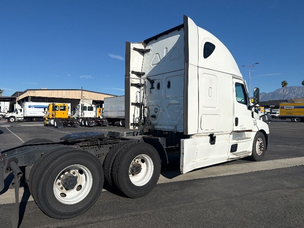 Sleeper Tractor-Heavy Duty Tractors-Freightliner-2023-T12664ST-Fontana-CA-869,891\n\t\tmiles-$ 47,750 - Image 7