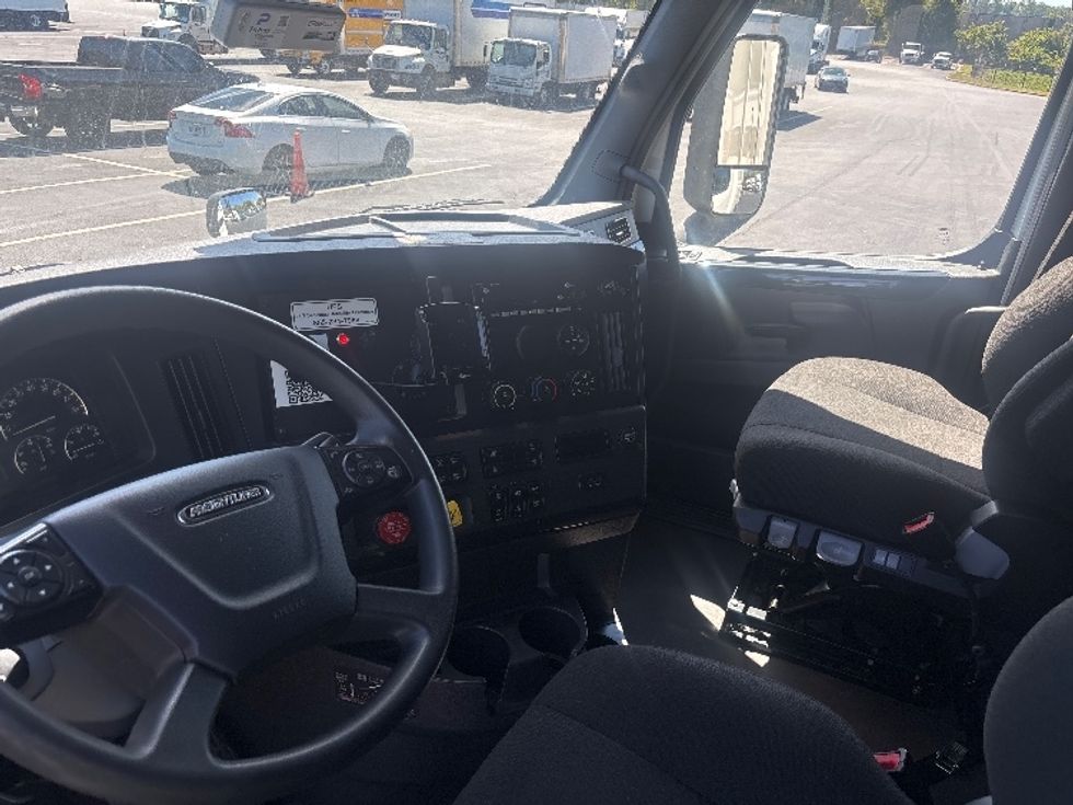 Sleeper Tractor-Heavy Duty Tractors-Freightliner-2023-T12664ST-Forest Park-GA-687,407\n\t\tmiles-$ 61,500 - Image 10