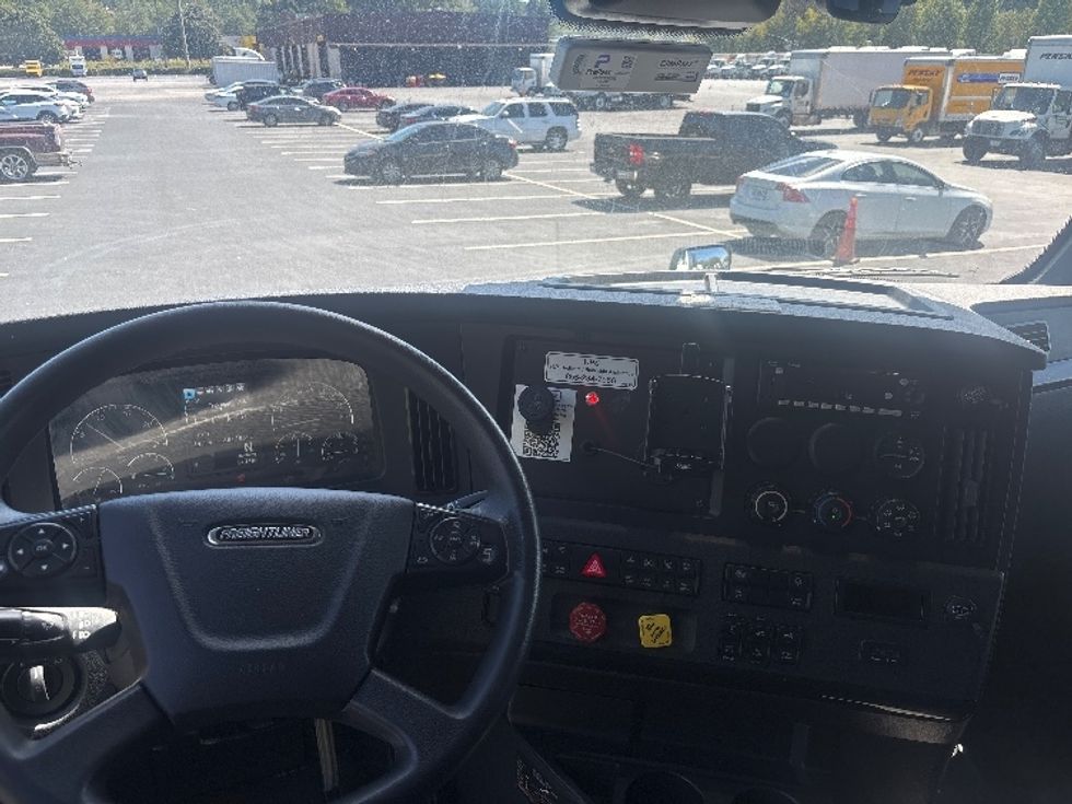 Sleeper Tractor-Heavy Duty Tractors-Freightliner-2023-T12664ST-Forest Park-GA-687,407\n\t\tmiles-$ 61,500 - Image 11