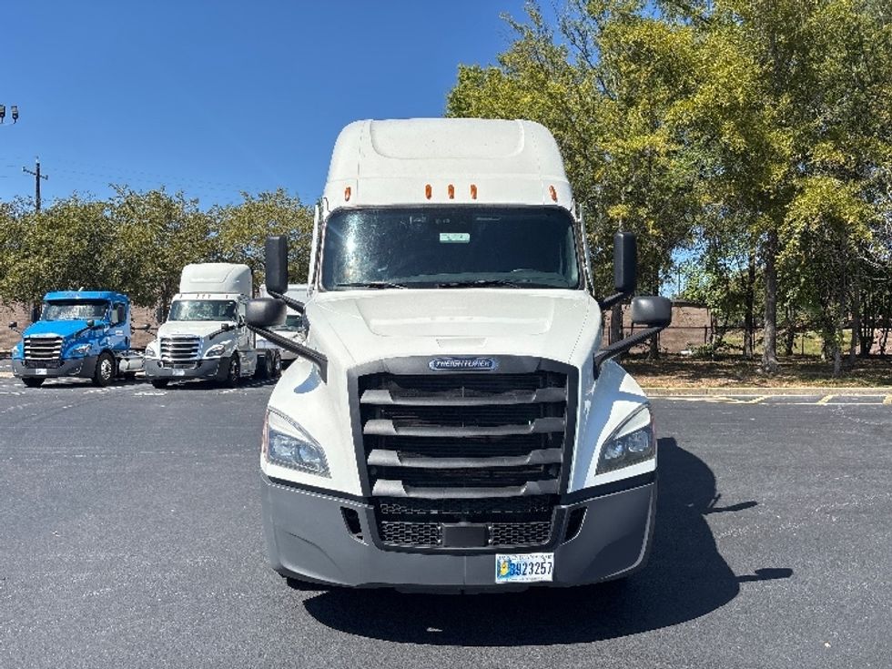 Sleeper Tractor-Heavy Duty Tractors-Freightliner-2023-T12664ST-Forest Park-GA-687,407\n\t\tmiles-$ 61,500 - Image 2
