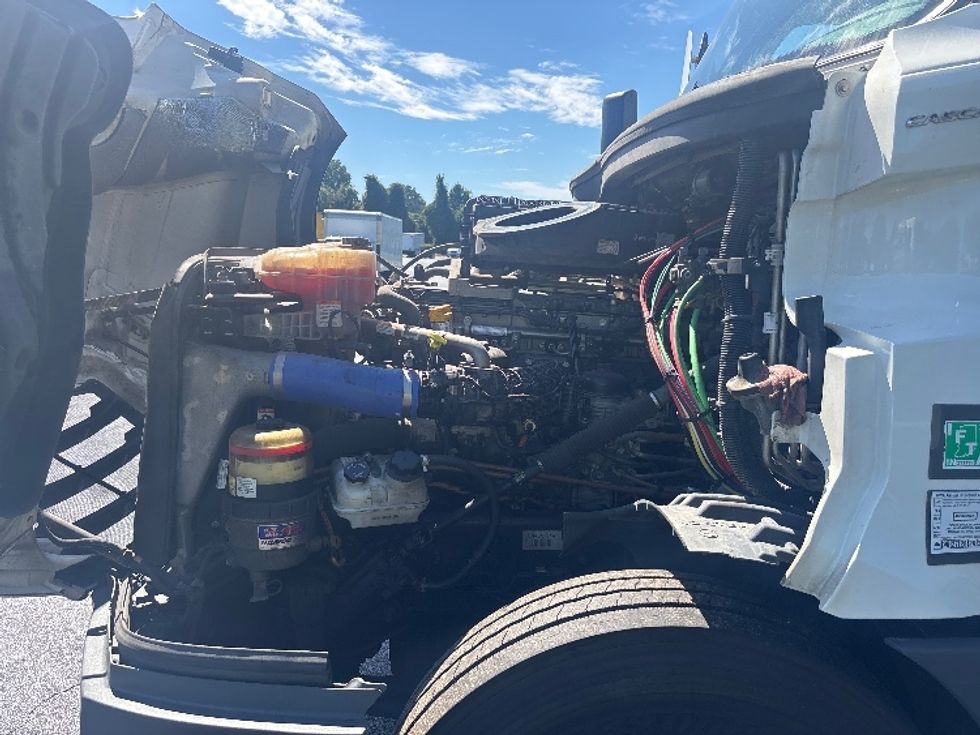 Sleeper Tractor-Heavy Duty Tractors-Freightliner-2023-T12664ST-Forest Park-GA-687,407\n\t\tmiles-$ 61,500 - Image 21