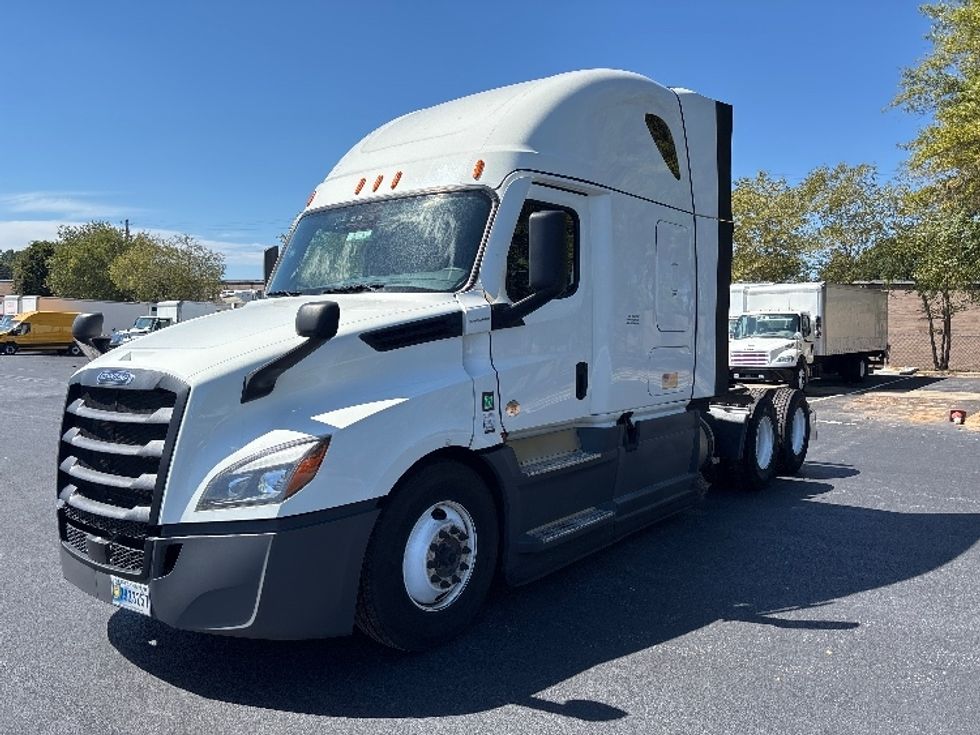 Sleeper Tractor-Heavy Duty Tractors-Freightliner-2023-T12664ST-Forest Park-GA-687,407\n\t\tmiles-$ 61,500 - Image 3