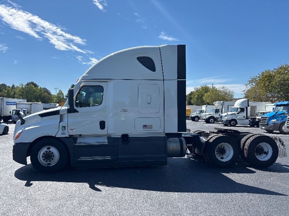 Sleeper Tractor-Heavy Duty Tractors-Freightliner-2023-T12664ST-Forest Park-GA-687,407\n\t\tmiles-$ 61,500 - Image 4
