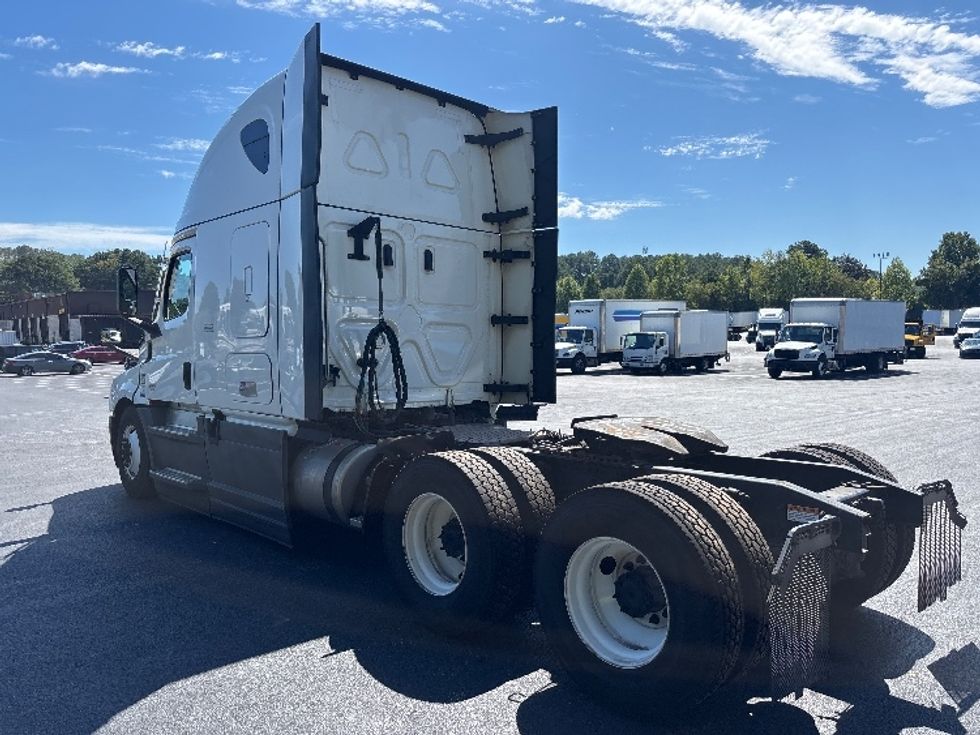 Sleeper Tractor-Heavy Duty Tractors-Freightliner-2023-T12664ST-Forest Park-GA-687,407\n\t\tmiles-$ 61,500 - Image 5