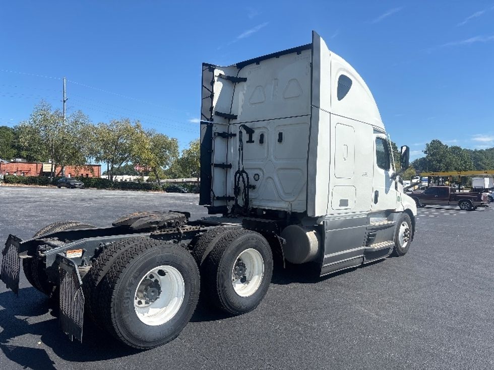 Sleeper Tractor-Heavy Duty Tractors-Freightliner-2023-T12664ST-Forest Park-GA-687,407\n\t\tmiles-$ 61,500 - Image 7