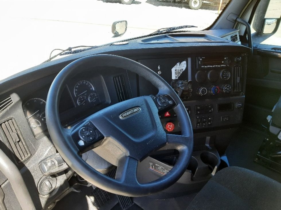 Sleeper Tractor-Heavy Duty Tractors-Freightliner-2023-T12664ST-Fort Worth-TX-563,573\n\t\tmiles-$ 65,000 - Image 10
