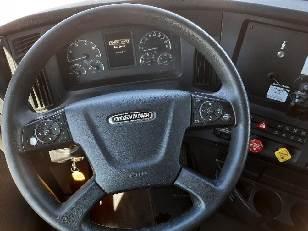 Sleeper Tractor-Heavy Duty Tractors-Freightliner-2023-T12664ST-Fort Worth-TX-563,573\n\t\tmiles-$ 65,000 - Image 11