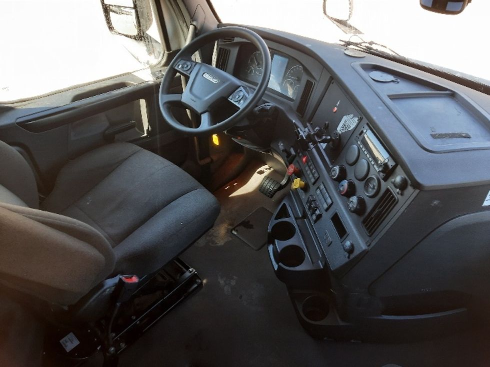 Sleeper Tractor-Heavy Duty Tractors-Freightliner-2023-T12664ST-Fort Worth-TX-563,573\n\t\tmiles-$ 65,000 - Image 15