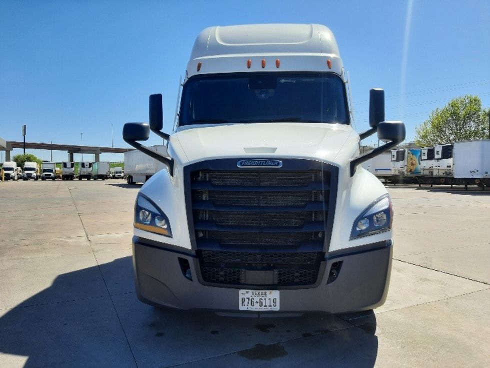 Sleeper Tractor-Heavy Duty Tractors-Freightliner-2023-T12664ST-Fort Worth-TX-563,573\n\t\tmiles-$ 65,000 - Image 2