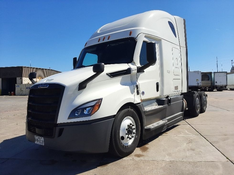 Sleeper Tractor-Heavy Duty Tractors-Freightliner-2023-T12664ST-Fort Worth-TX-563,573\n\t\tmiles-$ 65,000 - Image 3