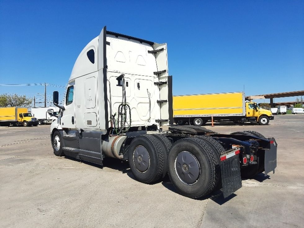 Sleeper Tractor-Heavy Duty Tractors-Freightliner-2023-T12664ST-Fort Worth-TX-563,573\n\t\tmiles-$ 65,000 - Image 5