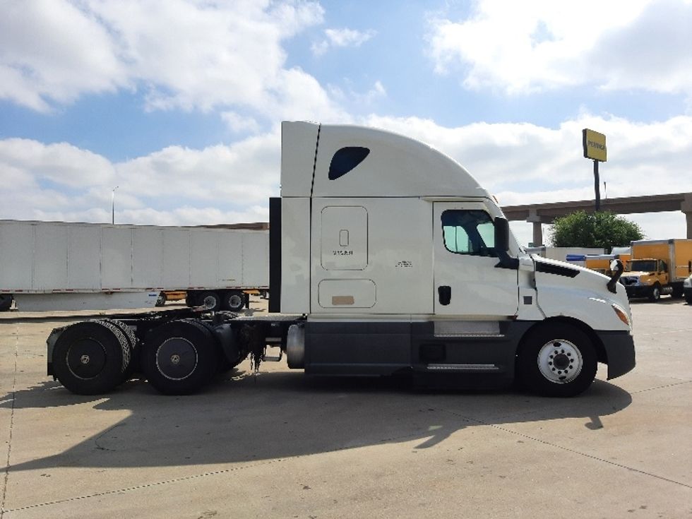 Sleeper Tractor-Heavy Duty Tractors-Freightliner-2023-T12664ST-Fort Worth-TX-563,573\n\t\tmiles-$ 65,000 - Image 8