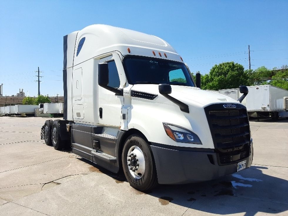 Sleeper Tractor-Heavy Duty Tractors-Freightliner-2023-T12664ST-Fort Worth-TX-626,129\n\t\tmiles-$ 64,500 - Image 1