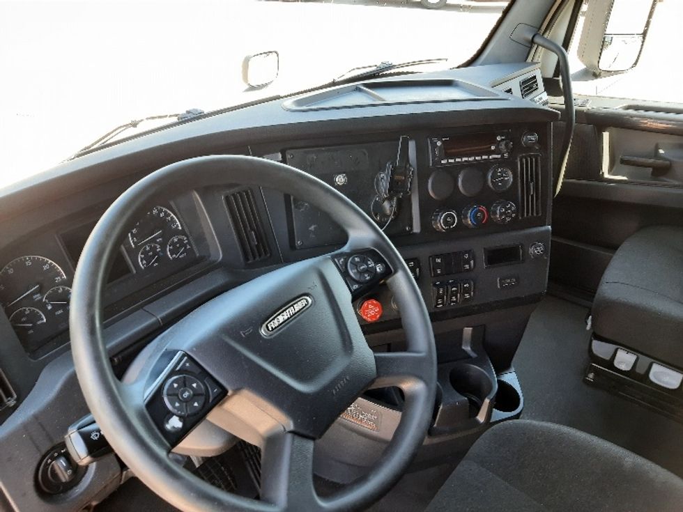 Sleeper Tractor-Heavy Duty Tractors-Freightliner-2023-T12664ST-Fort Worth-TX-626,129\n\t\tmiles-$ 64,500 - Image 10