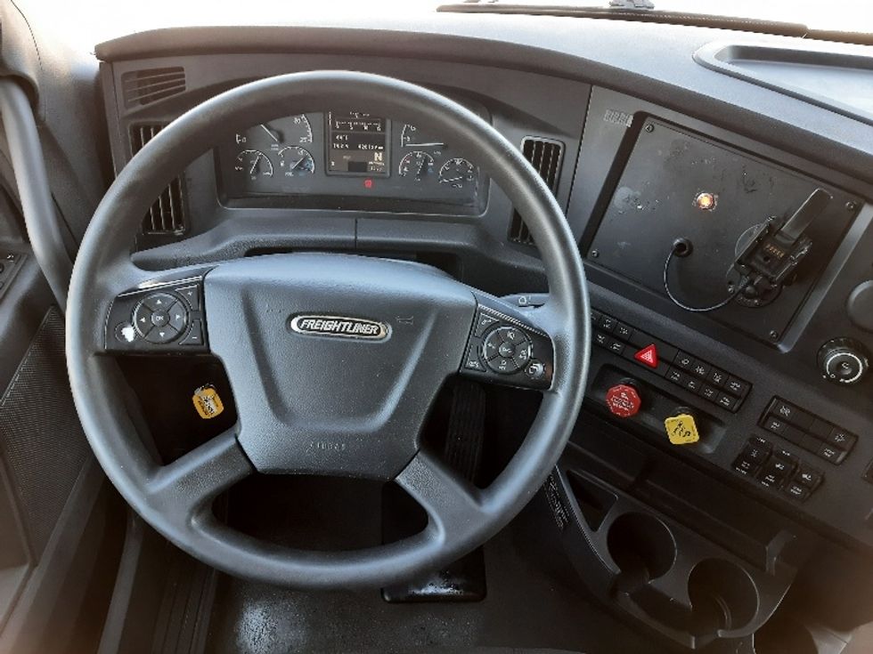 Sleeper Tractor-Heavy Duty Tractors-Freightliner-2023-T12664ST-Fort Worth-TX-626,129\n\t\tmiles-$ 64,500 - Image 11