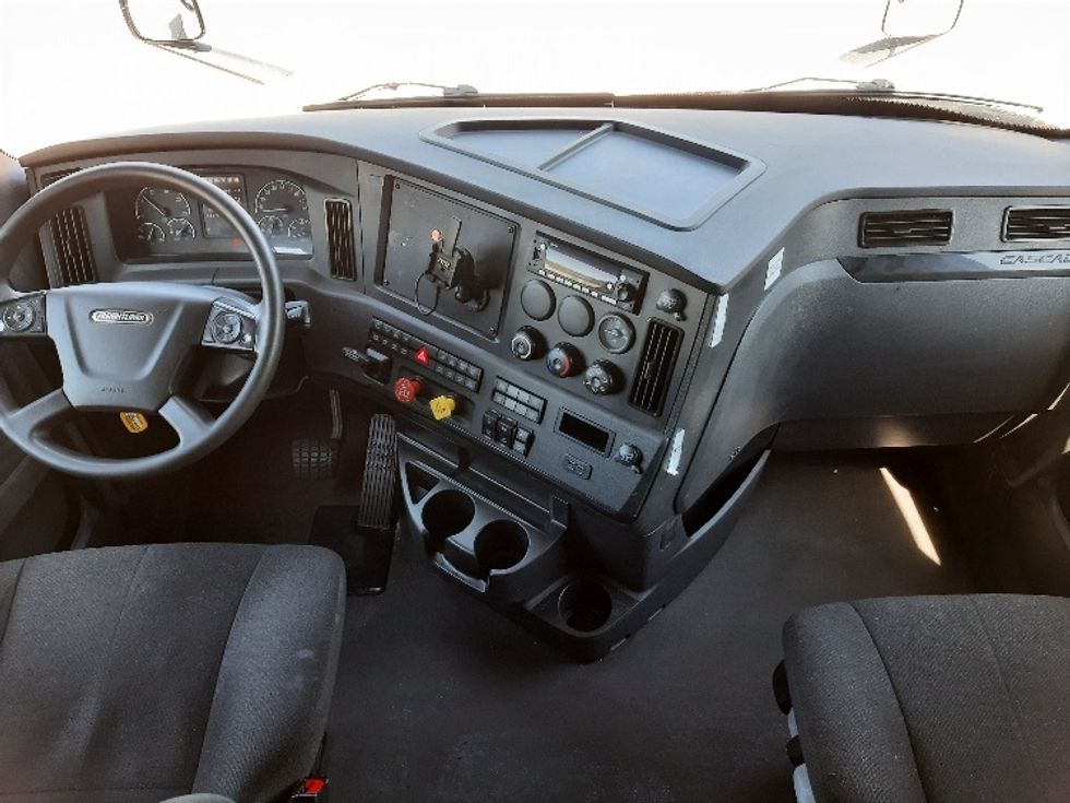 Sleeper Tractor-Heavy Duty Tractors-Freightliner-2023-T12664ST-Fort Worth-TX-626,129\n\t\tmiles-$ 64,500 - Image 12