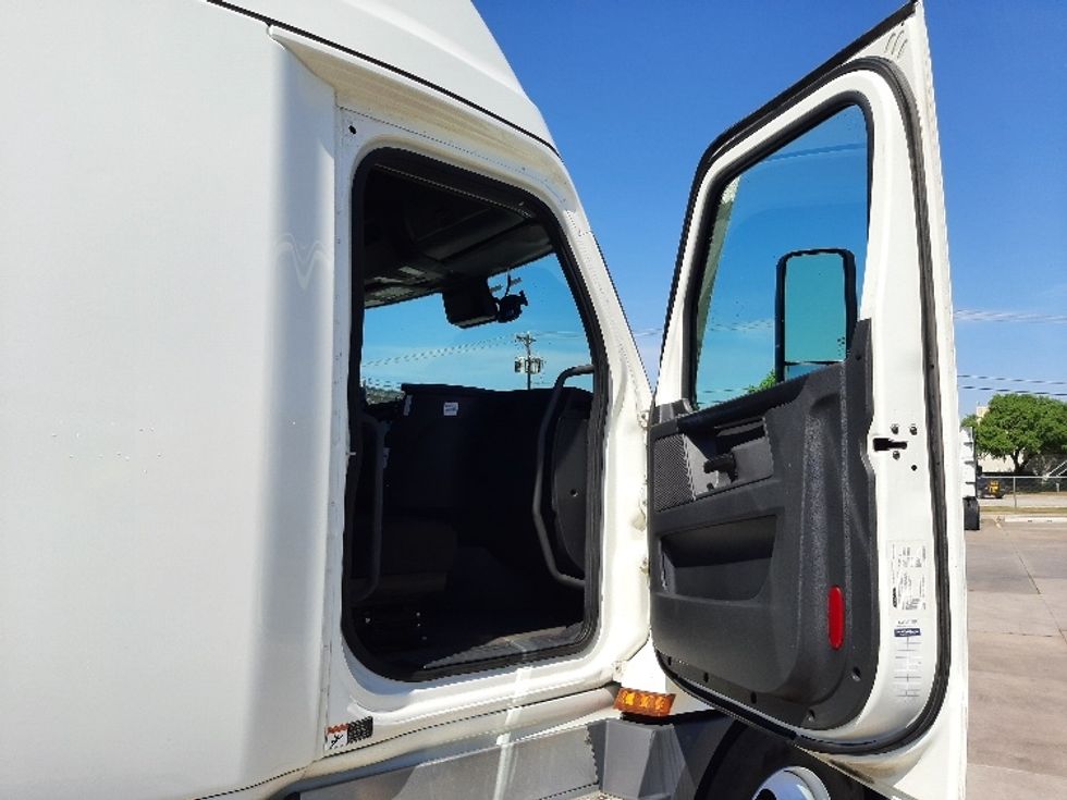 Sleeper Tractor-Heavy Duty Tractors-Freightliner-2023-T12664ST-Fort Worth-TX-626,129\n\t\tmiles-$ 64,500 - Image 13