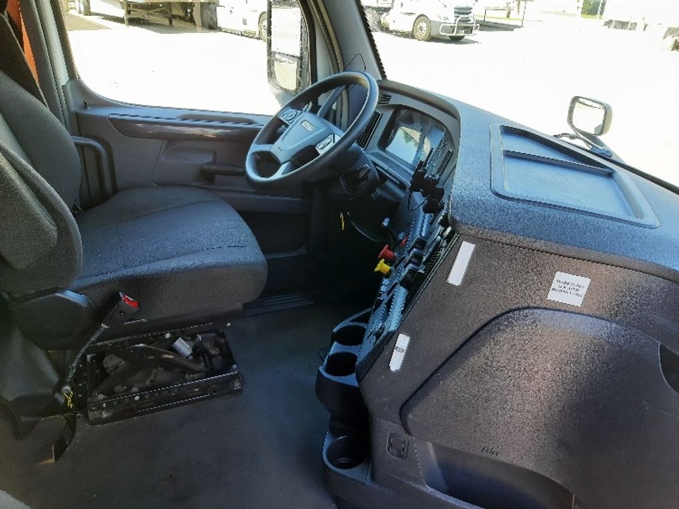 Sleeper Tractor-Heavy Duty Tractors-Freightliner-2023-T12664ST-Fort Worth-TX-626,129\n\t\tmiles-$ 64,500 - Image 15
