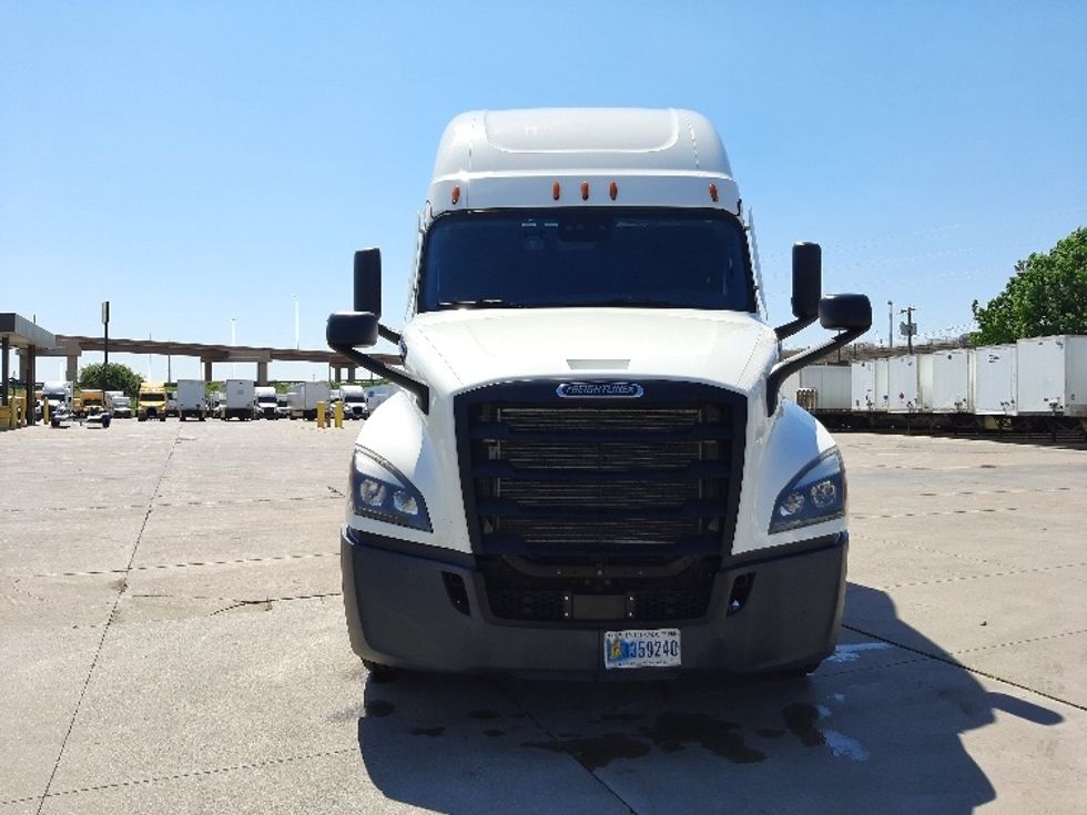 Sleeper Tractor-Heavy Duty Tractors-Freightliner-2023-T12664ST-Fort Worth-TX-626,129\n\t\tmiles-$ 64,500 - Image 2