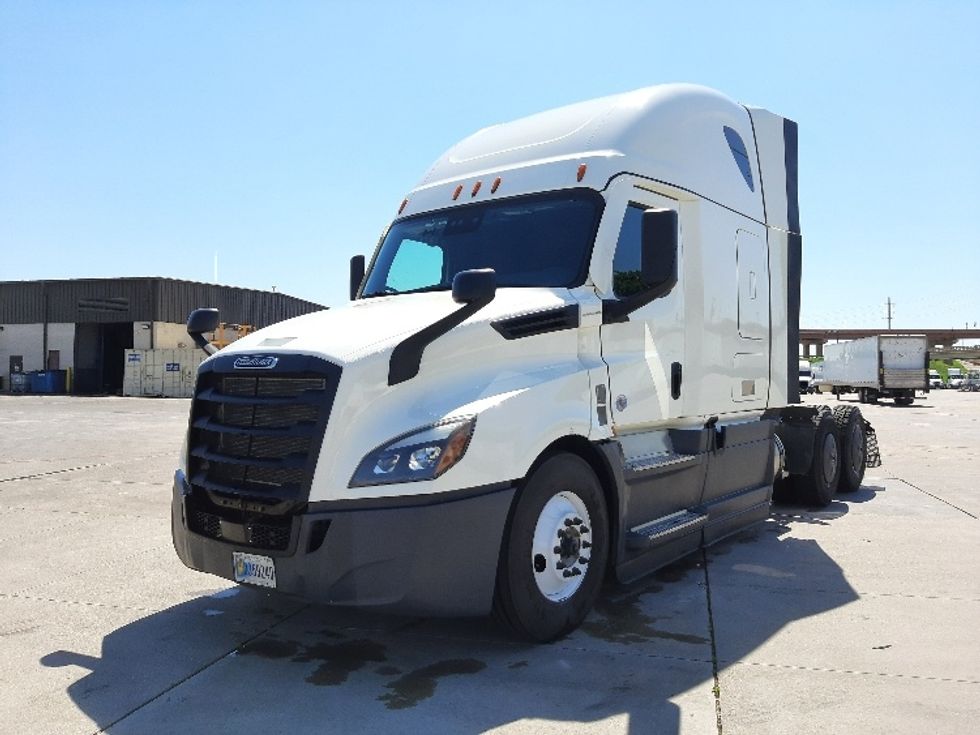 Sleeper Tractor-Heavy Duty Tractors-Freightliner-2023-T12664ST-Fort Worth-TX-626,129\n\t\tmiles-$ 64,500 - Image 3