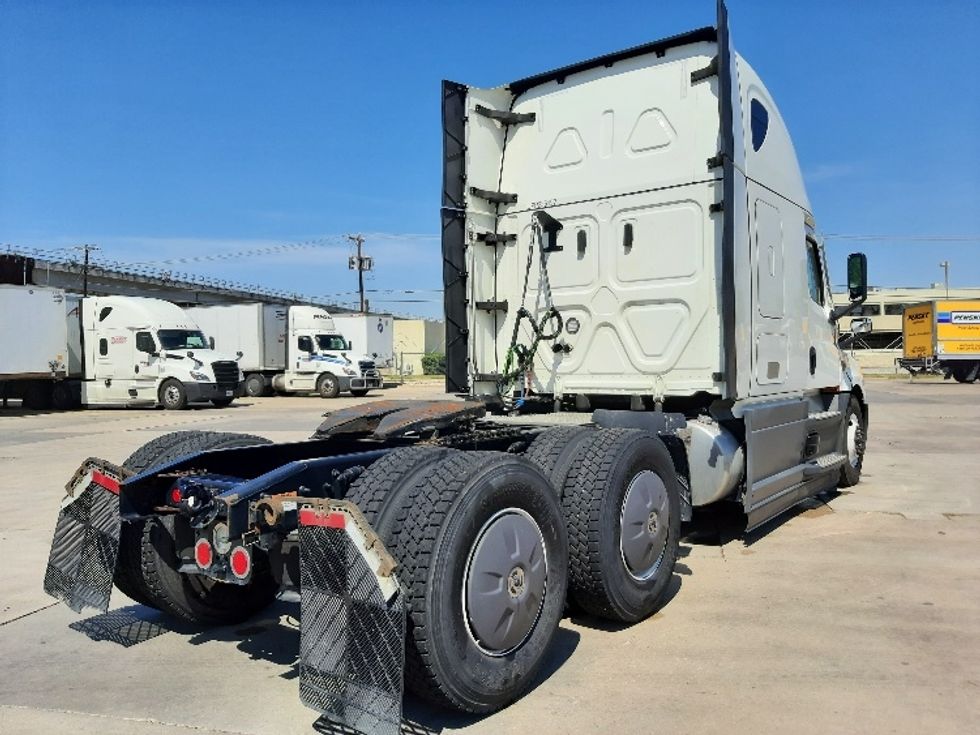 Sleeper Tractor-Heavy Duty Tractors-Freightliner-2023-T12664ST-Fort Worth-TX-626,129\n\t\tmiles-$ 64,500 - Image 7