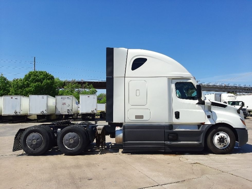 Sleeper Tractor-Heavy Duty Tractors-Freightliner-2023-T12664ST-Fort Worth-TX-626,129\n\t\tmiles-$ 64,500 - Image 8