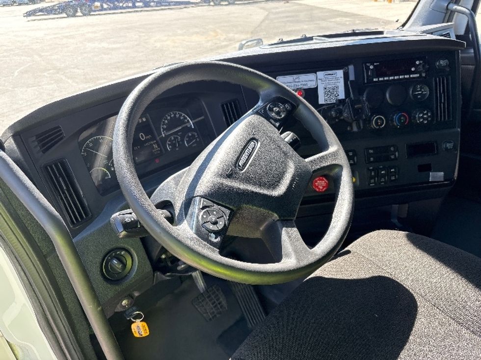 Sleeper Tractor-Heavy Duty Tractors-Freightliner-2023-T12664ST-Fresno-CA-644,548\n\t\tmiles-$ 64,750 - Image 10