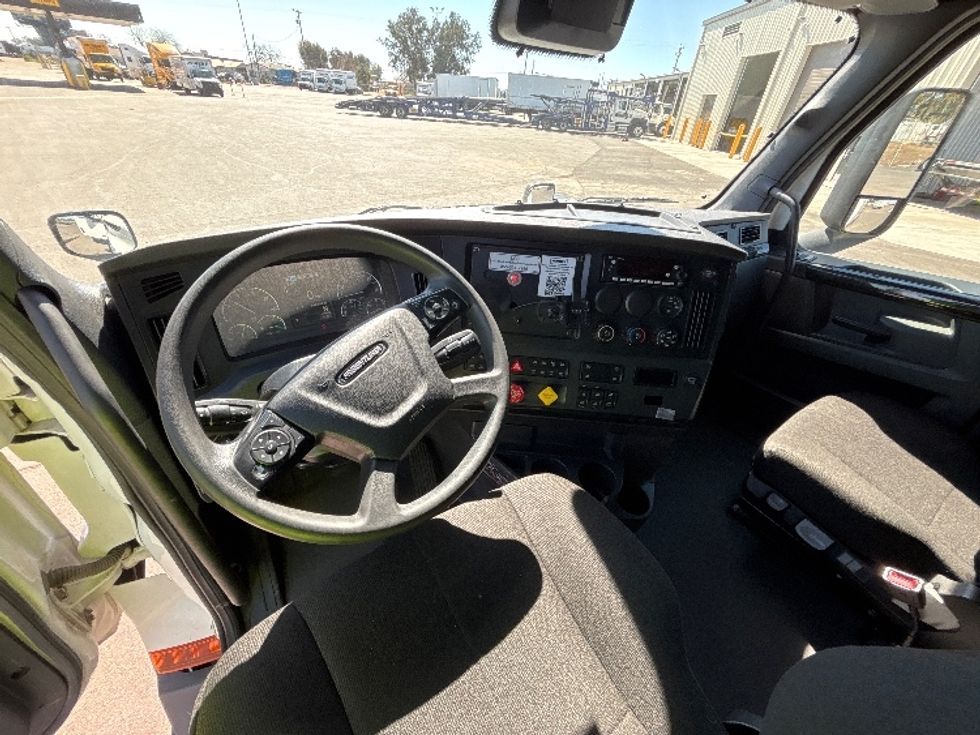 Sleeper Tractor-Heavy Duty Tractors-Freightliner-2023-T12664ST-Fresno-CA-644,548\n\t\tmiles-$ 64,750 - Image 11