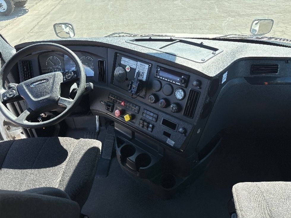 Sleeper Tractor-Heavy Duty Tractors-Freightliner-2023-T12664ST-Fresno-CA-644,548\n\t\tmiles-$ 64,750 - Image 12