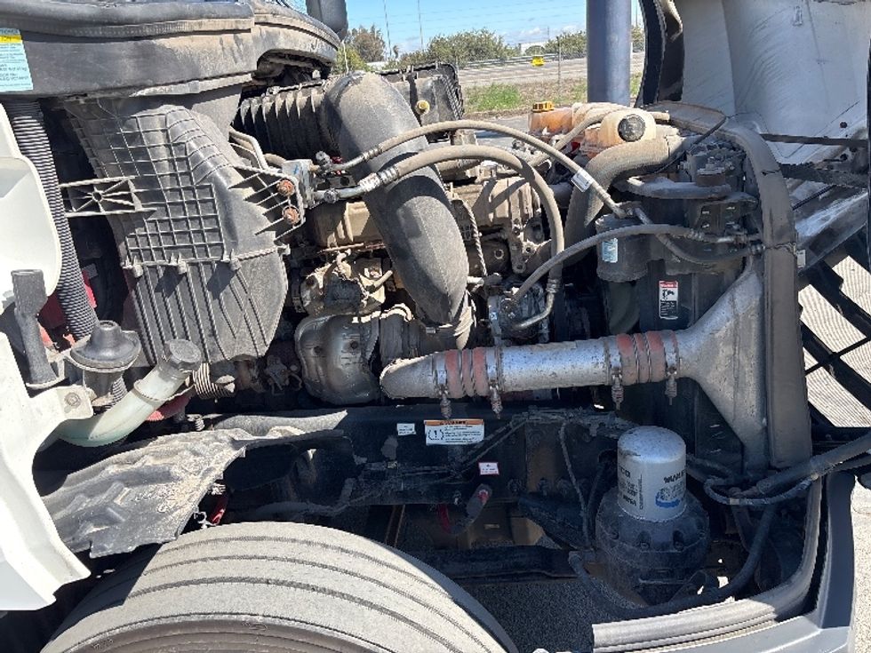 Sleeper Tractor-Heavy Duty Tractors-Freightliner-2023-T12664ST-Fresno-CA-644,548\n\t\tmiles-$ 64,750 - Image 20