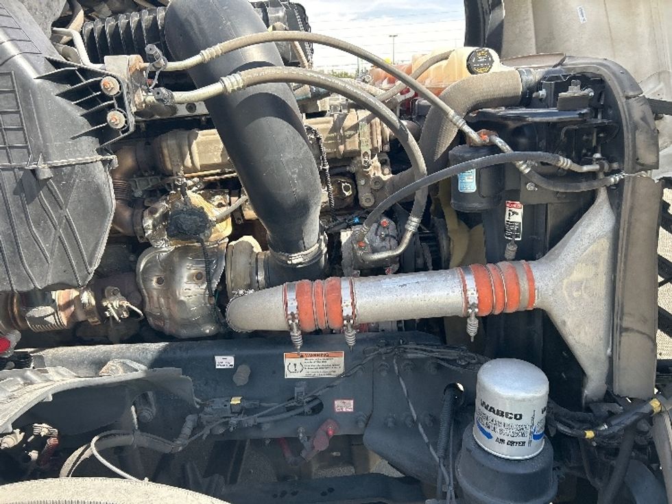 Sleeper Tractor-Heavy Duty Tractors-Freightliner-2023-T12664ST-Fresno-CA-660,748\n\t\tmiles-$ 67,250 - Image 20